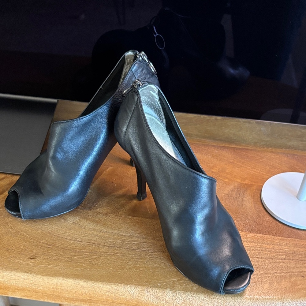 Max Studio Black Peep-Toe Heels